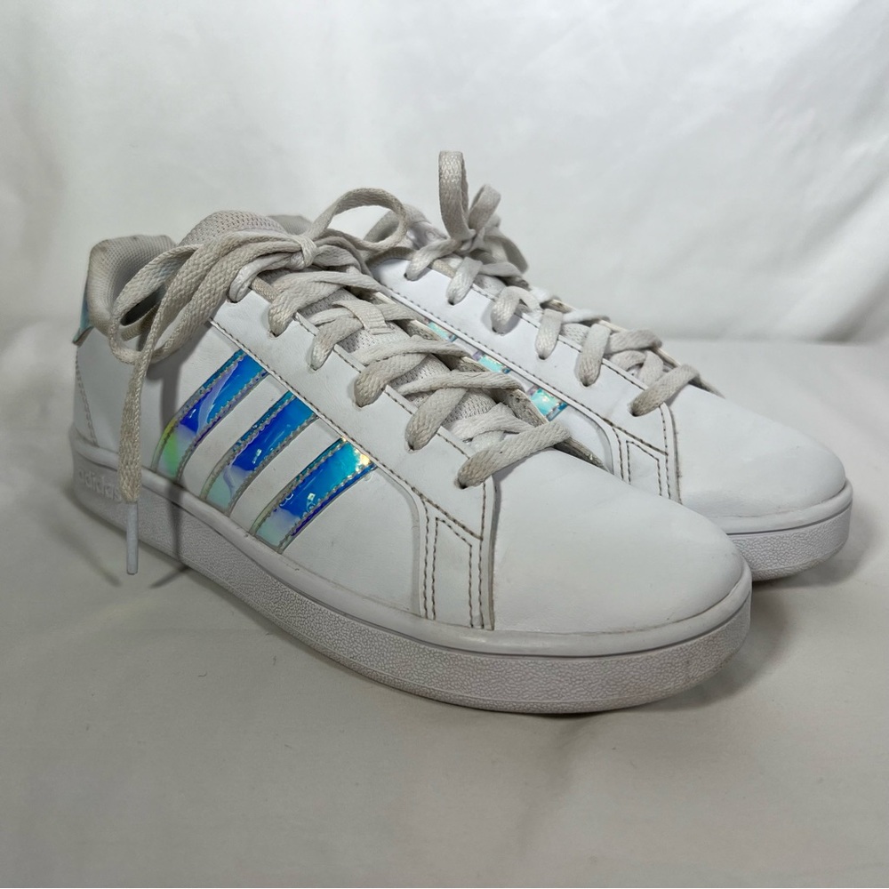 Adidas Youth Grand Court White Iridescent Stripes Sneaker Size 3.5 FW1274